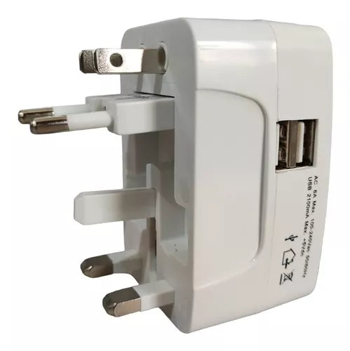 Conector Universal Viajero con 2 puertos USB.