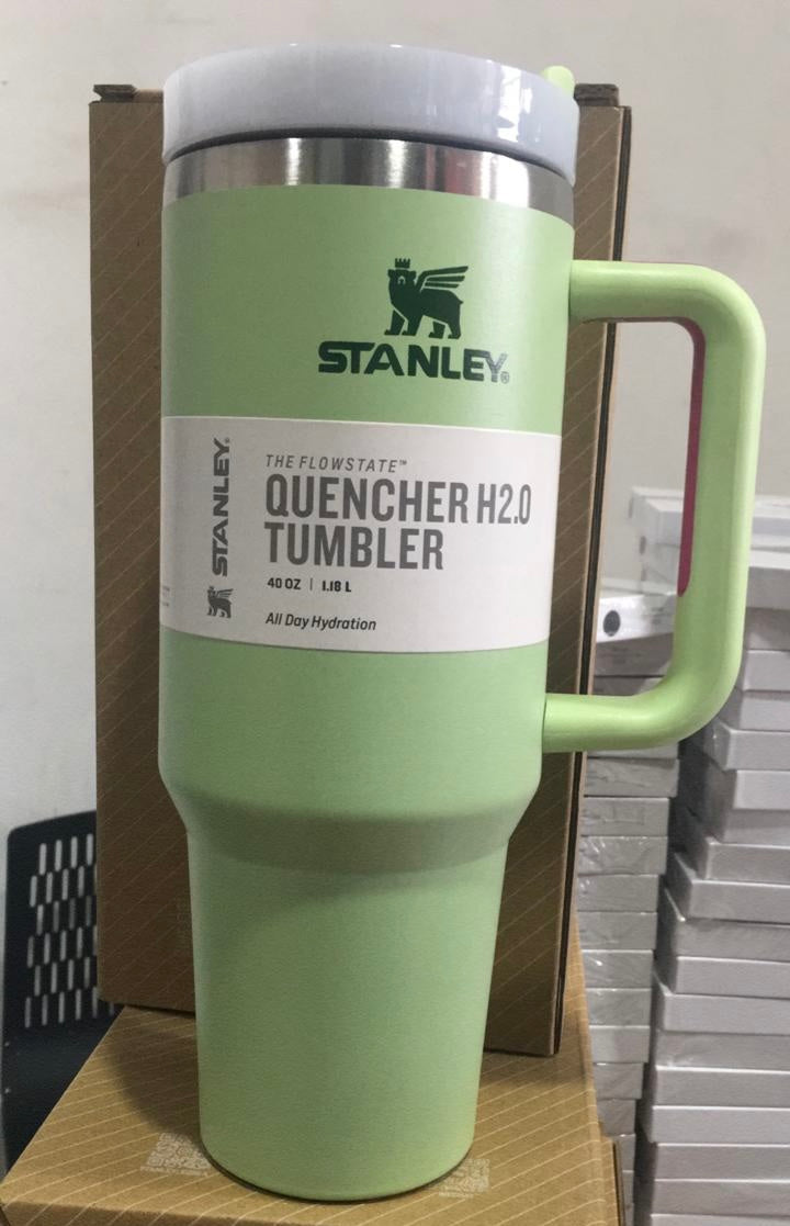 Termo Viajero Stanley 40oz - para bebidas frías y bebidas calientes.